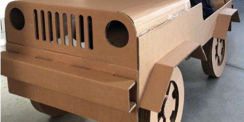Kartonnen kinder auto klein